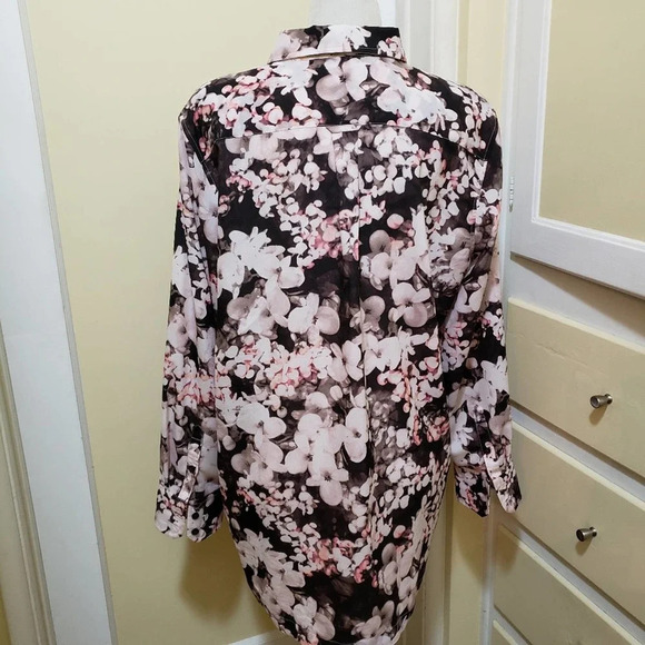 Floral Button Down Blouse / Monochrome / Black & Pink / Size Large - Picture 3 of 8